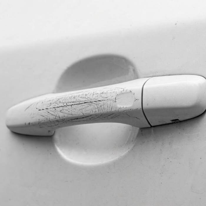 Cleaning the car surface before using NanoPolix