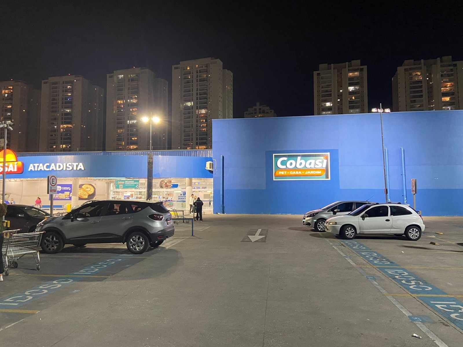 Assai-Anhanguera-Estacionamento.jpg