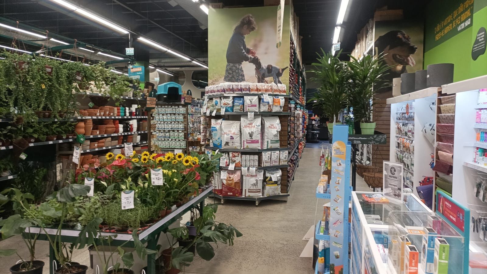 Cobasi_Barra_Sul_Jardinagem_Farmácia.jpeg