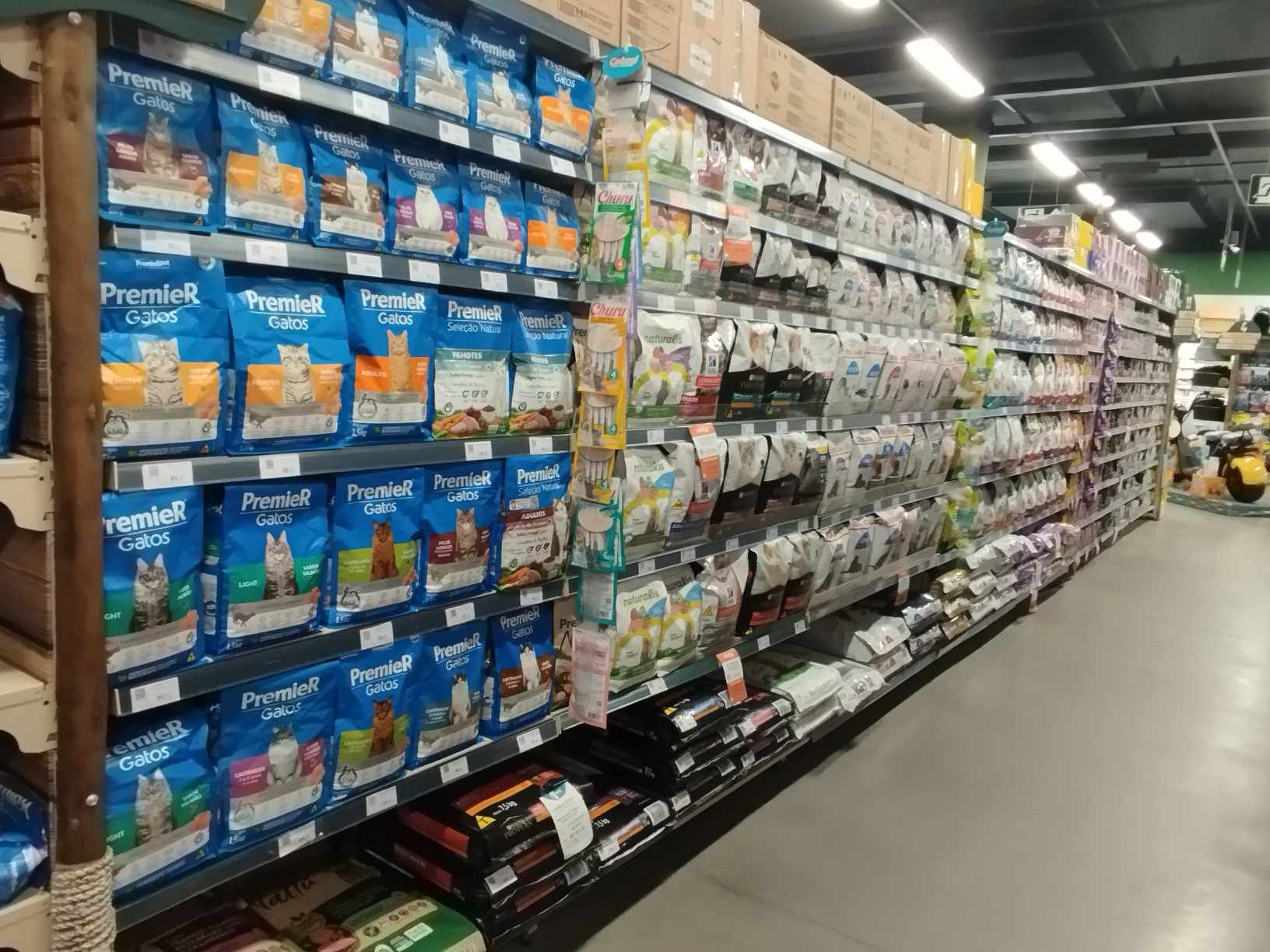 Nossa_Senhora_do_Carmo_ração_gatos.jpg