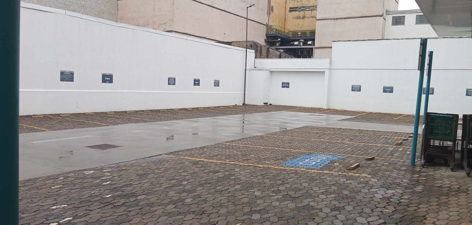 POA-Av-Brasil-Estacionamento.jpg