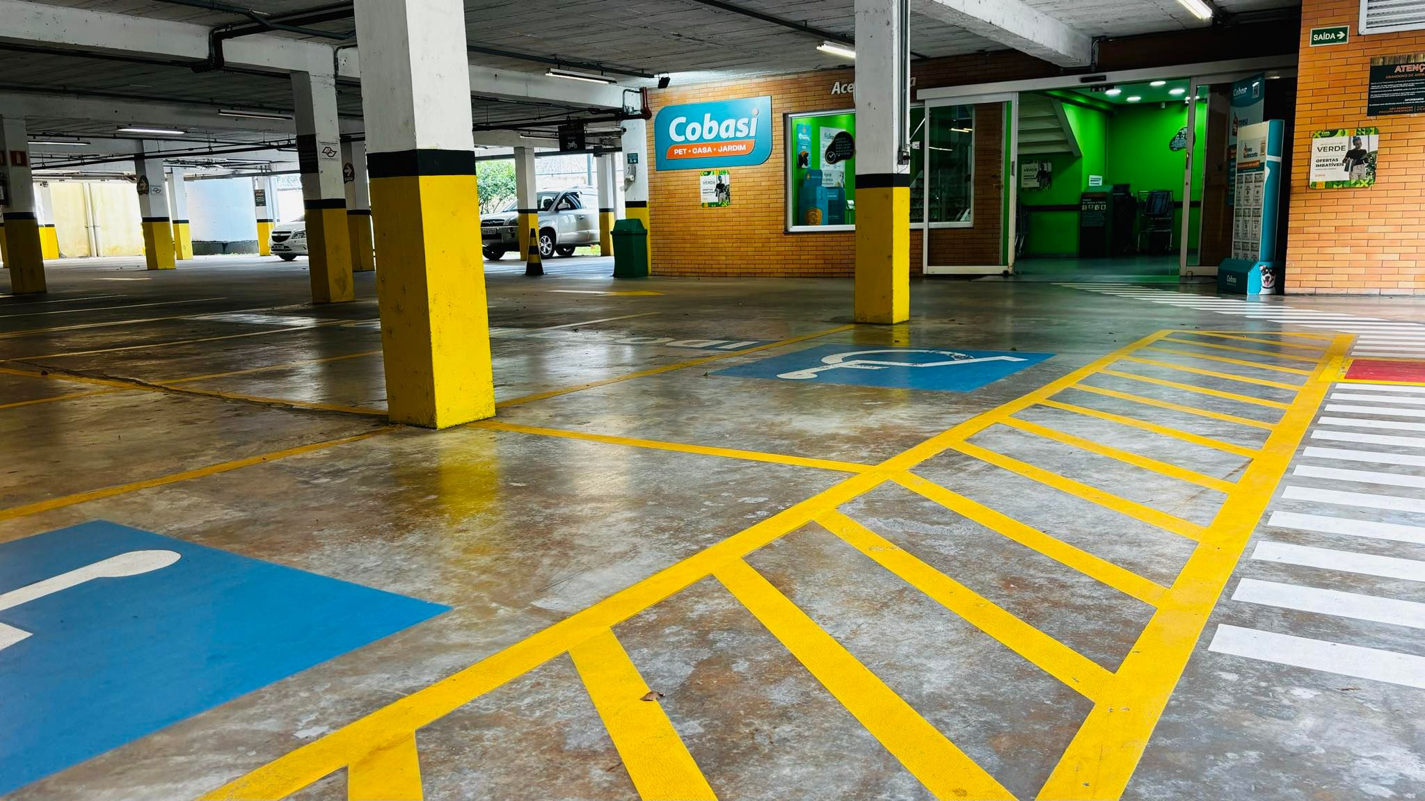 cobasi_av_atlantica_estacionamento.jpg