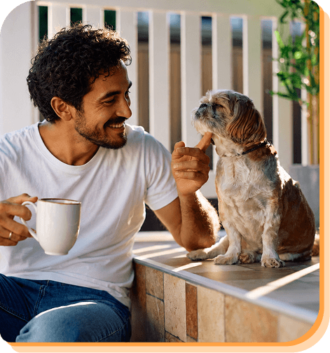 Imagem de homem com cachorro