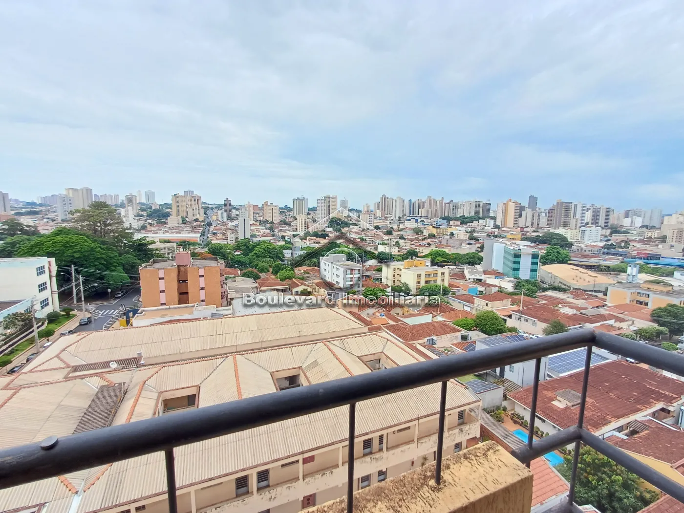 Alugar Apartamento / Padr&atilde;o em Ribeir&atilde;o Preto R$ 1.150,00 - Foto 2