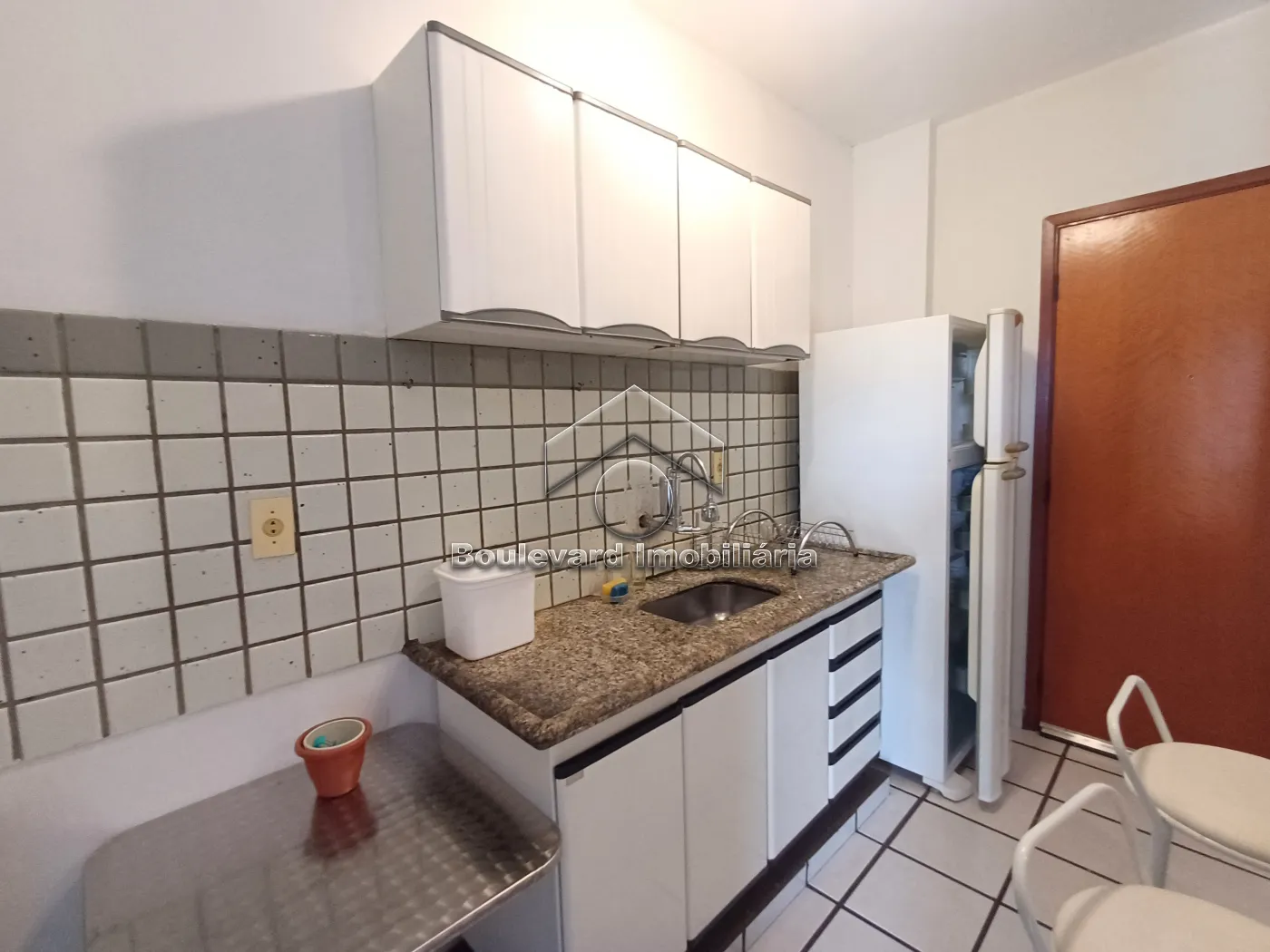 Alugar Apartamento / Padr&atilde;o em Ribeir&atilde;o Preto R$ 1.150,00 - Foto 12