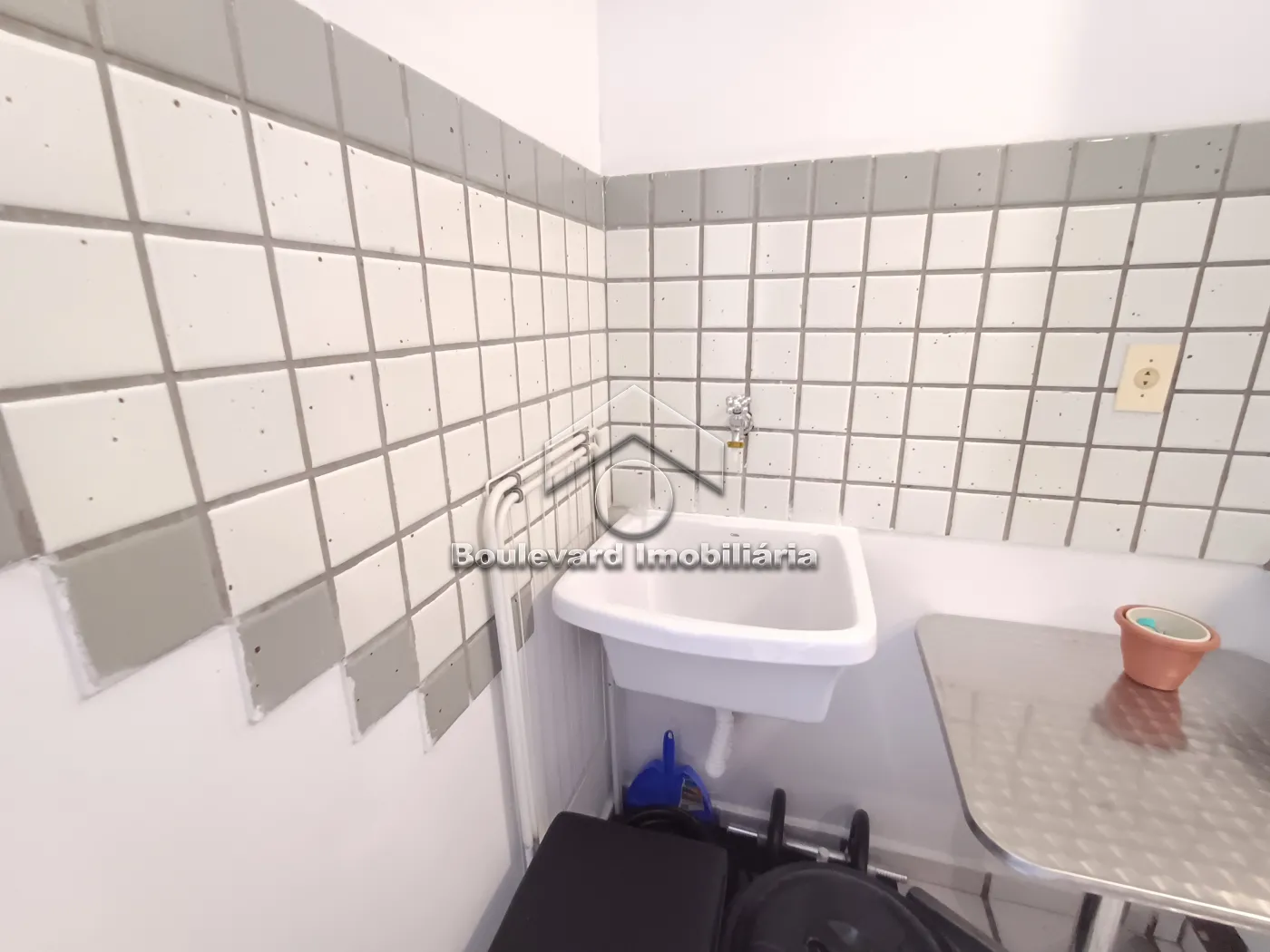Alugar Apartamento / Padr&atilde;o em Ribeir&atilde;o Preto R$ 1.150,00 - Foto 13