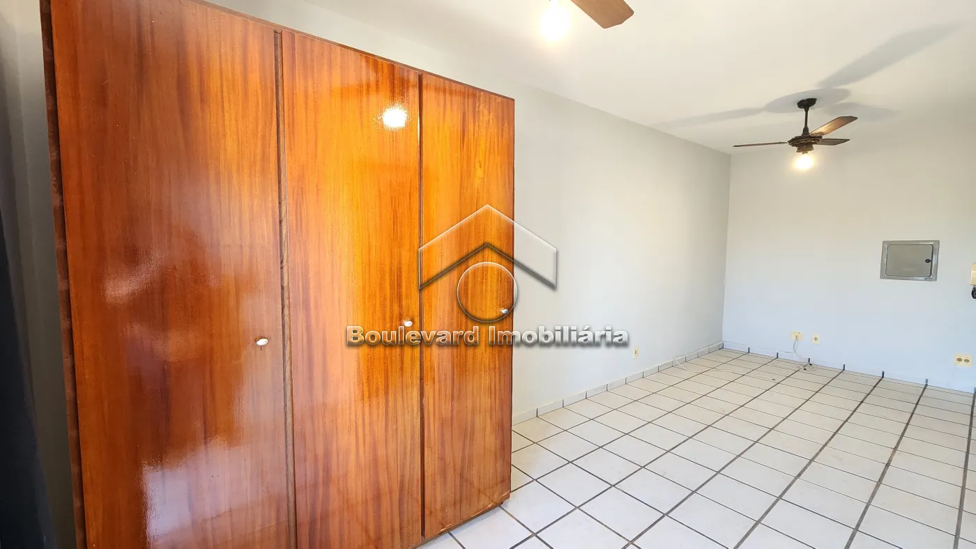 Alugar Apartamento / Padr&atilde;o em Ribeir&atilde;o Preto R$ 1.100,00 - Foto 9