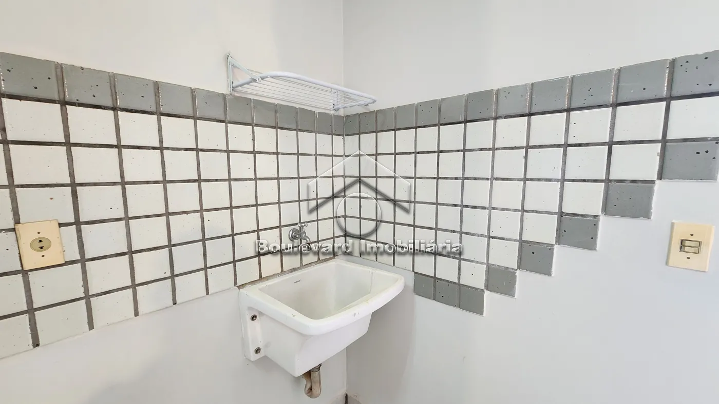 Alugar Apartamento / Padr&atilde;o em Ribeir&atilde;o Preto R$ 1.100,00 - Foto 17