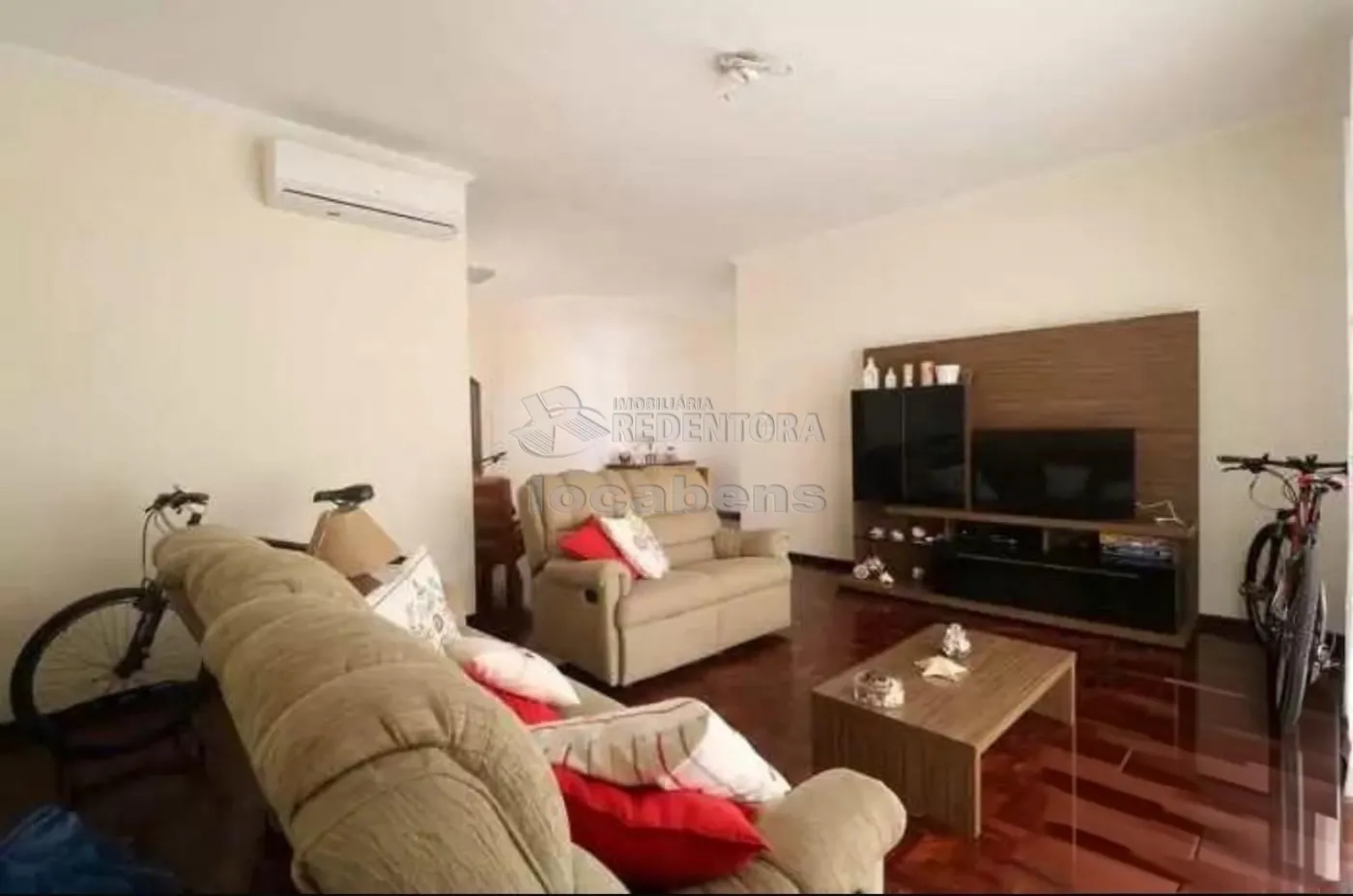 Casa, 3 quartos, 238 m² - Foto 1