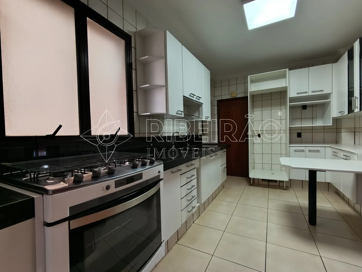 Alugar Apartamento / Padr&atilde;o em Ribeir&atilde;o Preto R$ 3.000,00 - Foto 15