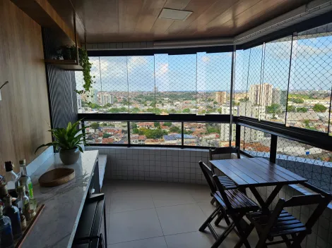 Apartamento com 3 Sutes em Andar Alto no Farol