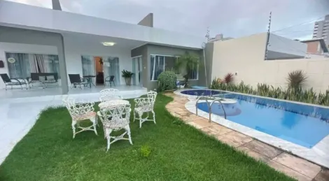 Casa com 4 Quartos com Piscina e Jardim  venda no Condomnio Amans