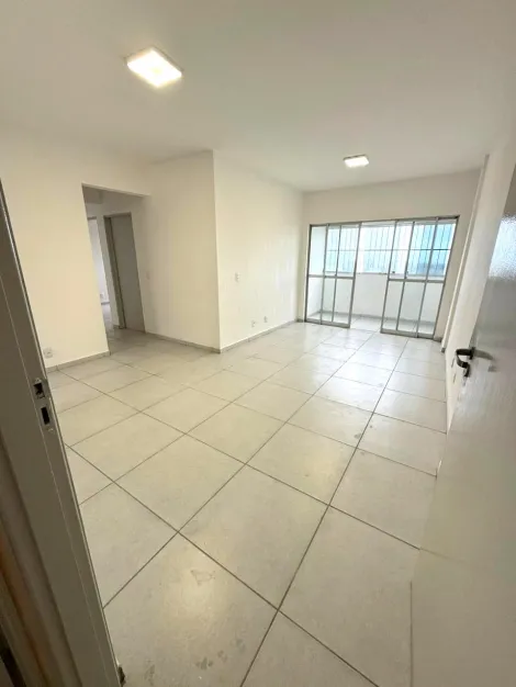 Apartamento 3 Quartos com Varanda em Andar Alto  venda no Parque das Mangueiras