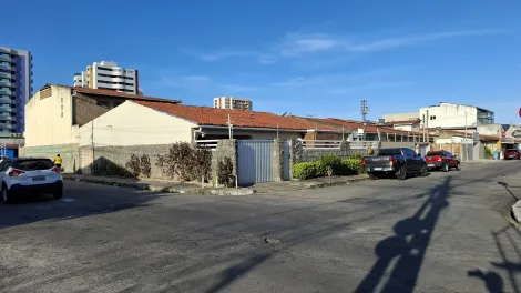 Casa de Esquina com 3 Quartos  venda na Jatiuca