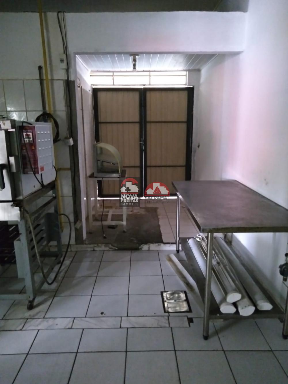 Alugar Comercial / Loja em S&atilde;o Jos&eacute; dos Campos R$ 3.800,00 - Foto 11