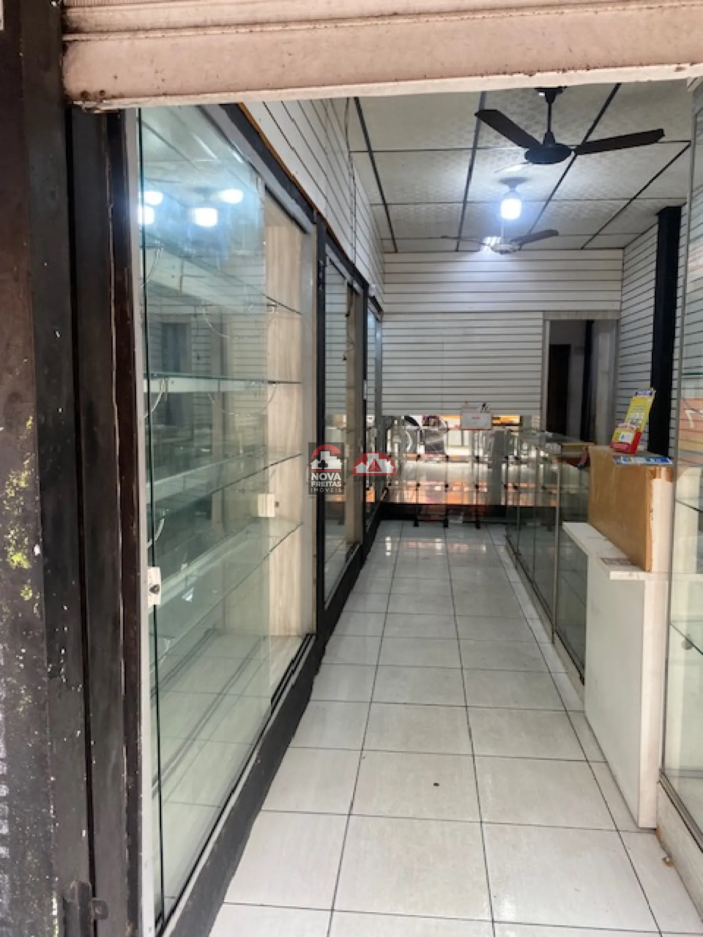 Alugar Comercial / Loja em S&atilde;o Jos&eacute; dos Campos R$ 2.000,00 - Foto 4
