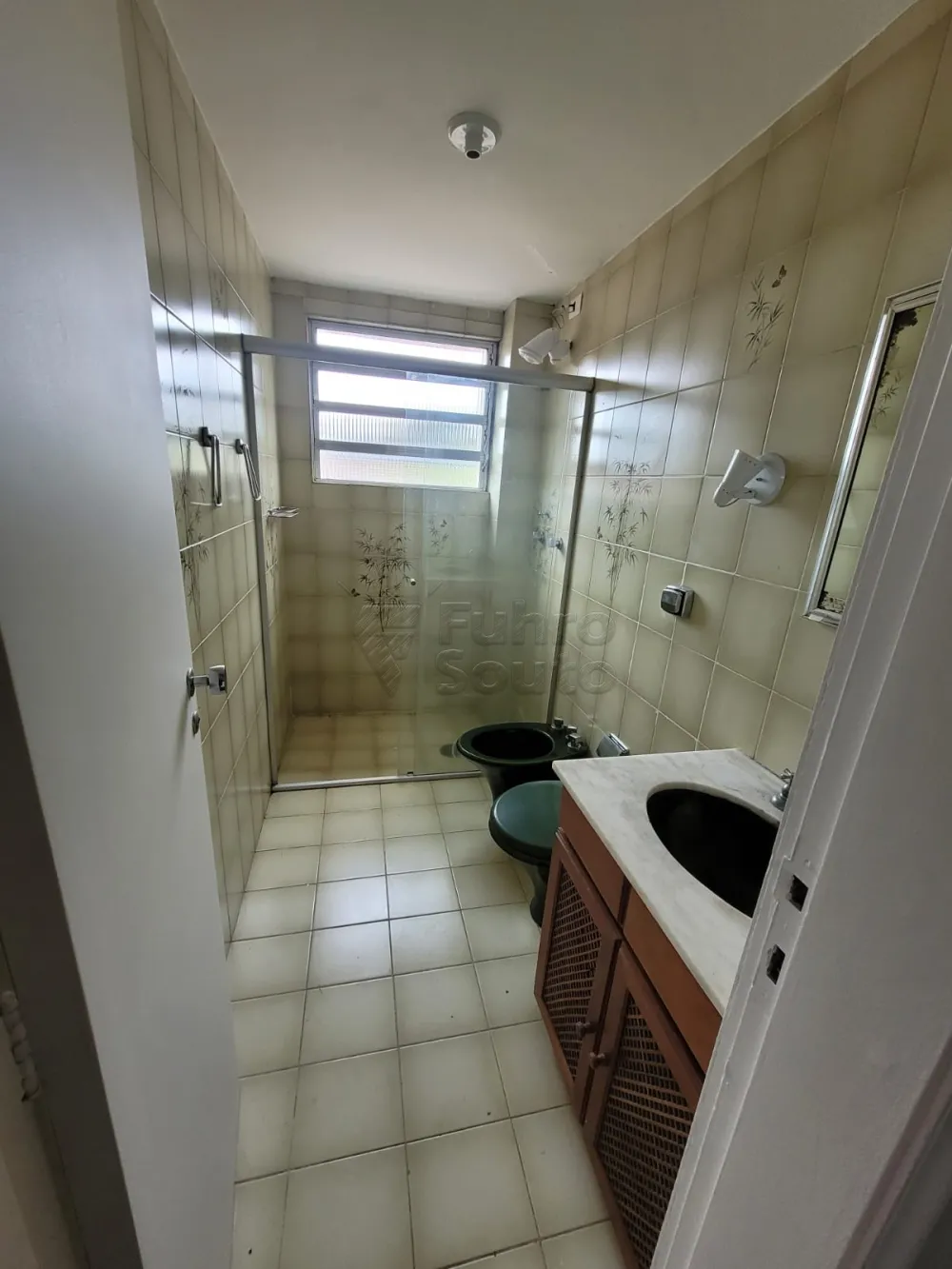 Alugar Apartamento / Padr&atilde;o em Pelotas R$ 1.500,00 - Foto 9