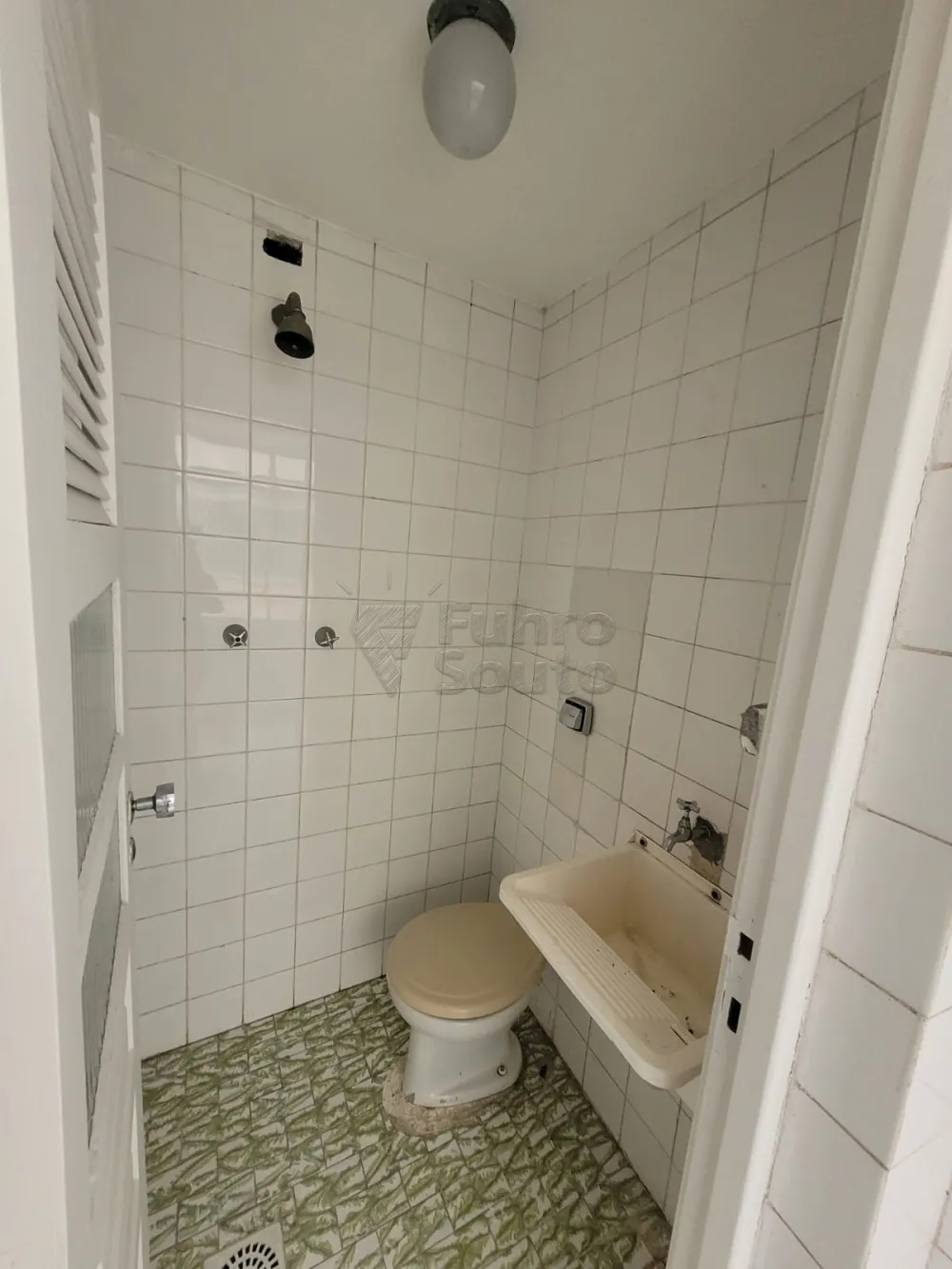 Alugar Apartamento / Padr&atilde;o em Pelotas R$ 1.500,00 - Foto 10