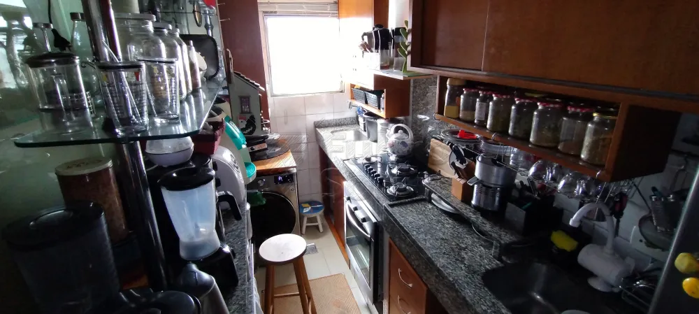 Comprar Apartamento / Padr&atilde;o em Pelotas R$ 200.000,00 - Foto 2