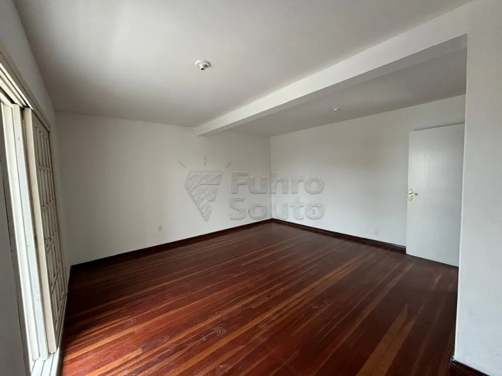 Comprar Casa / Padr&atilde;o em Pelotas R$ 1.600.000,00 - Foto 9