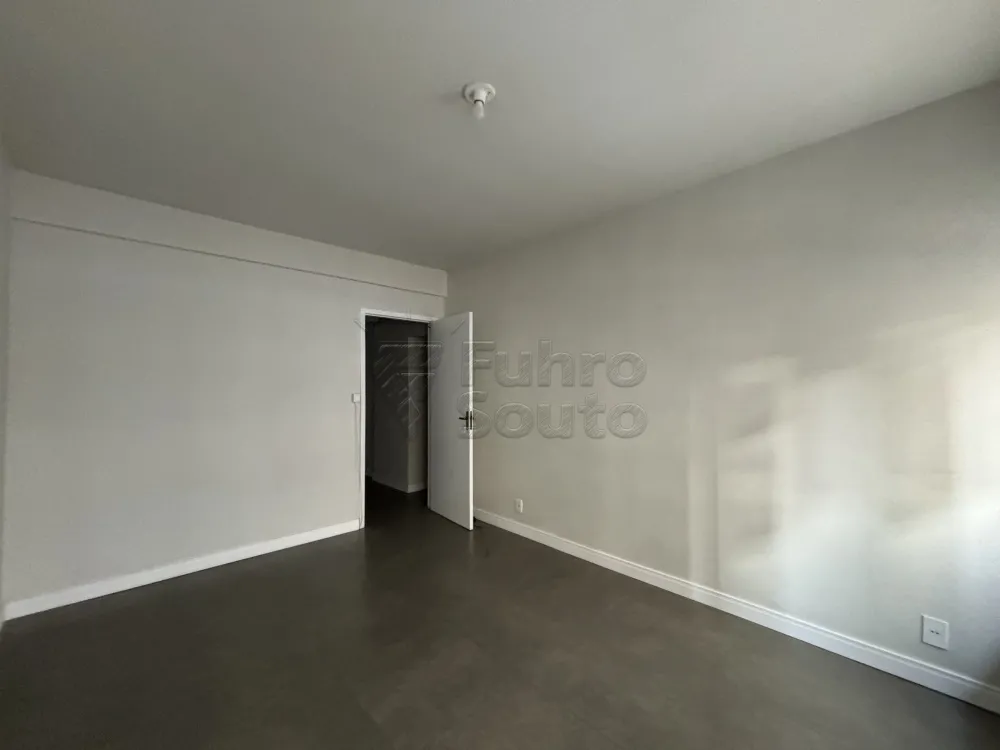 Alugar Apartamento / Padr&atilde;o em Pelotas R$ 880,00 - Foto 4