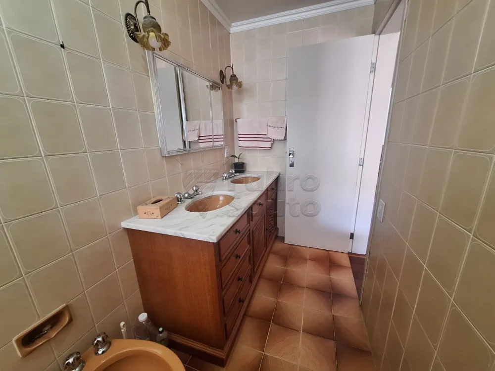 Alugar Apartamento / Padr&atilde;o em Pelotas R$ 1.600,00 - Foto 15