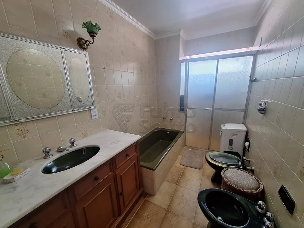 Alugar Apartamento / Padr&atilde;o em Pelotas R$ 1.600,00 - Foto 11