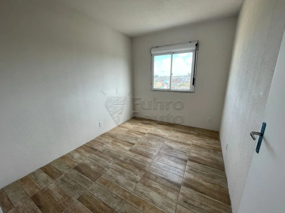 Alugar Apartamento / Padr&atilde;o em Pelotas R$ 550,00 - Foto 5