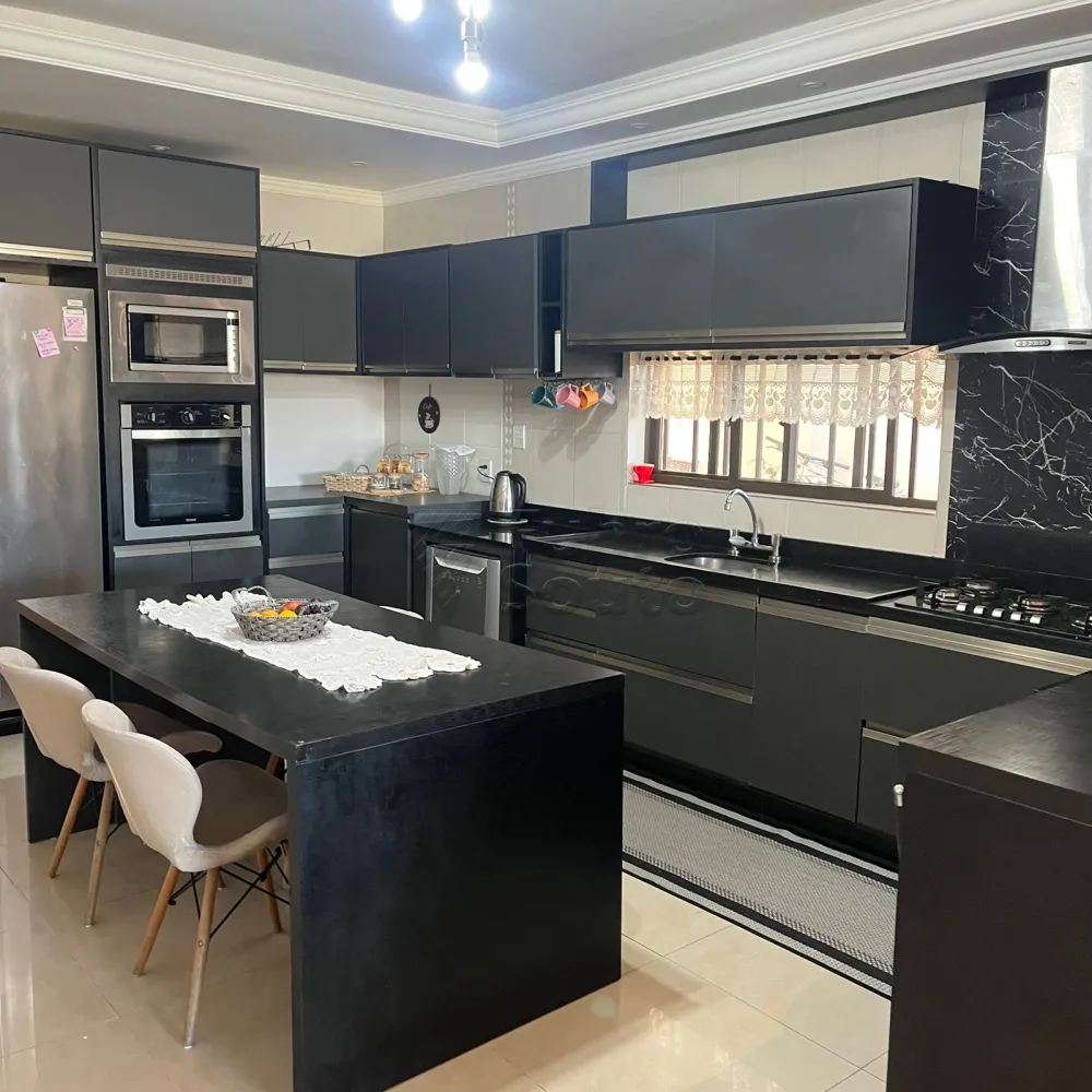 Comprar Casa / Padr&atilde;o em Pelotas R$ 550.000,00 - Foto 4