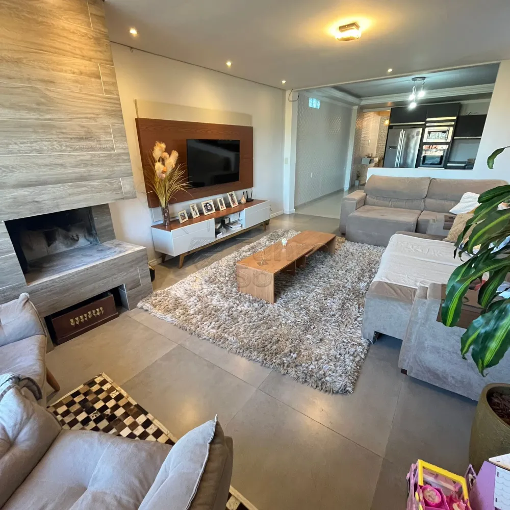 Comprar Casa / Padr&atilde;o em Pelotas R$ 550.000,00 - Foto 1