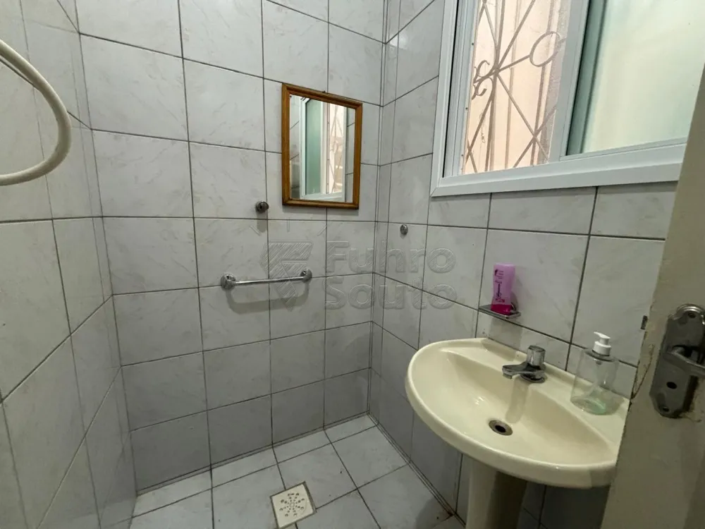 Comprar Casa / Padr&atilde;o em Pelotas R$ 390.000,00 - Foto 7