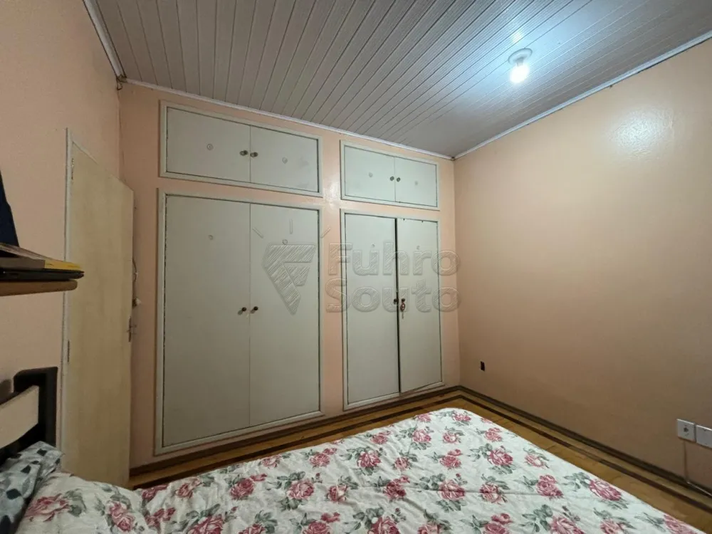 Comprar Casa / Padr&atilde;o em Pelotas R$ 390.000,00 - Foto 6