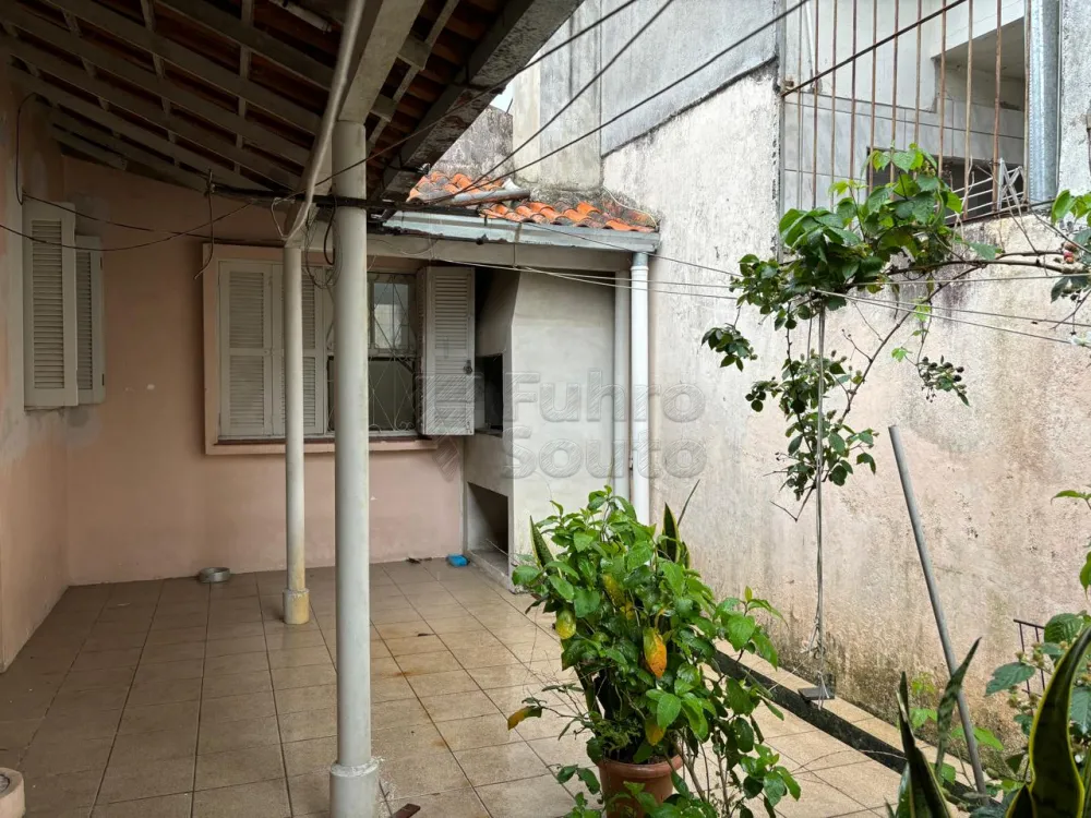 Comprar Casa / Padr&atilde;o em Pelotas R$ 390.000,00 - Foto 11