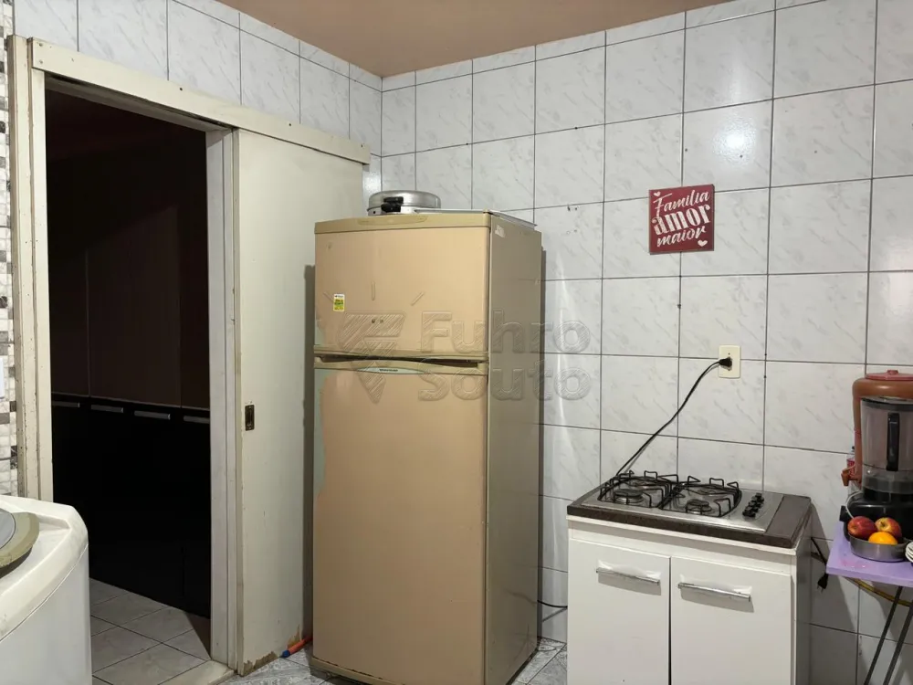 Comprar Casa / Padr&atilde;o em Pelotas R$ 390.000,00 - Foto 3