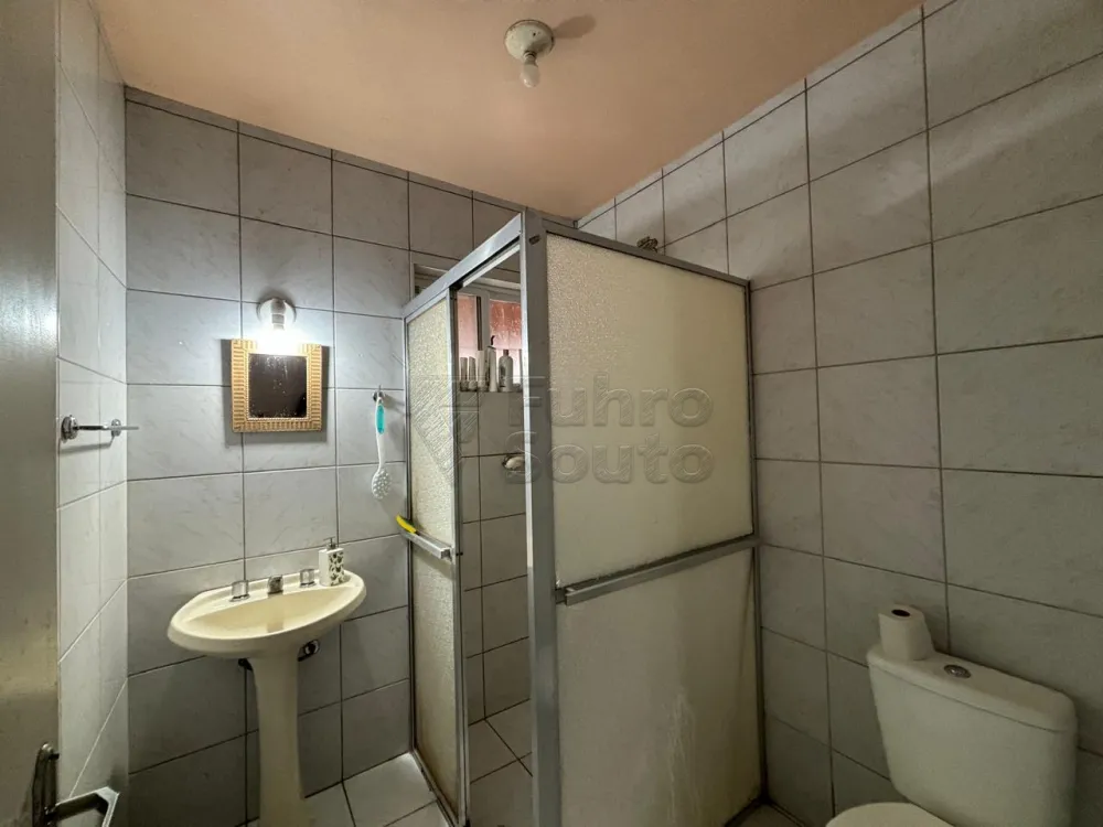 Comprar Casa / Padr&atilde;o em Pelotas R$ 390.000,00 - Foto 9