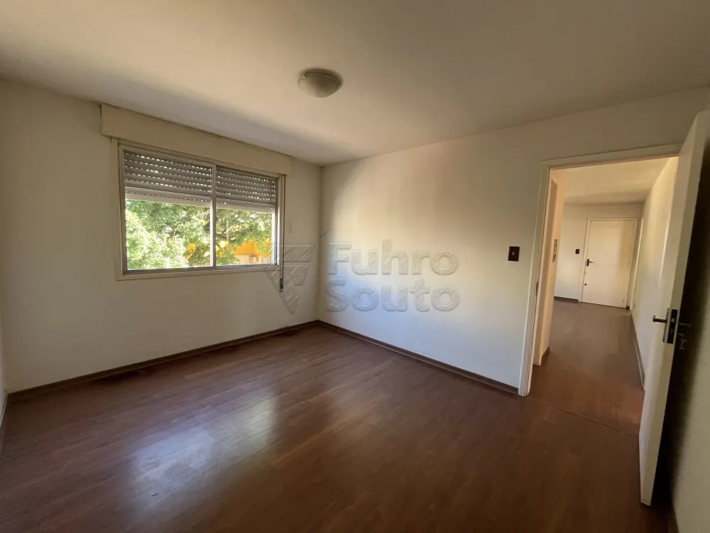 Comprar Apartamento / Padr&atilde;o em Pelotas R$ 220.000,00 - Foto 8