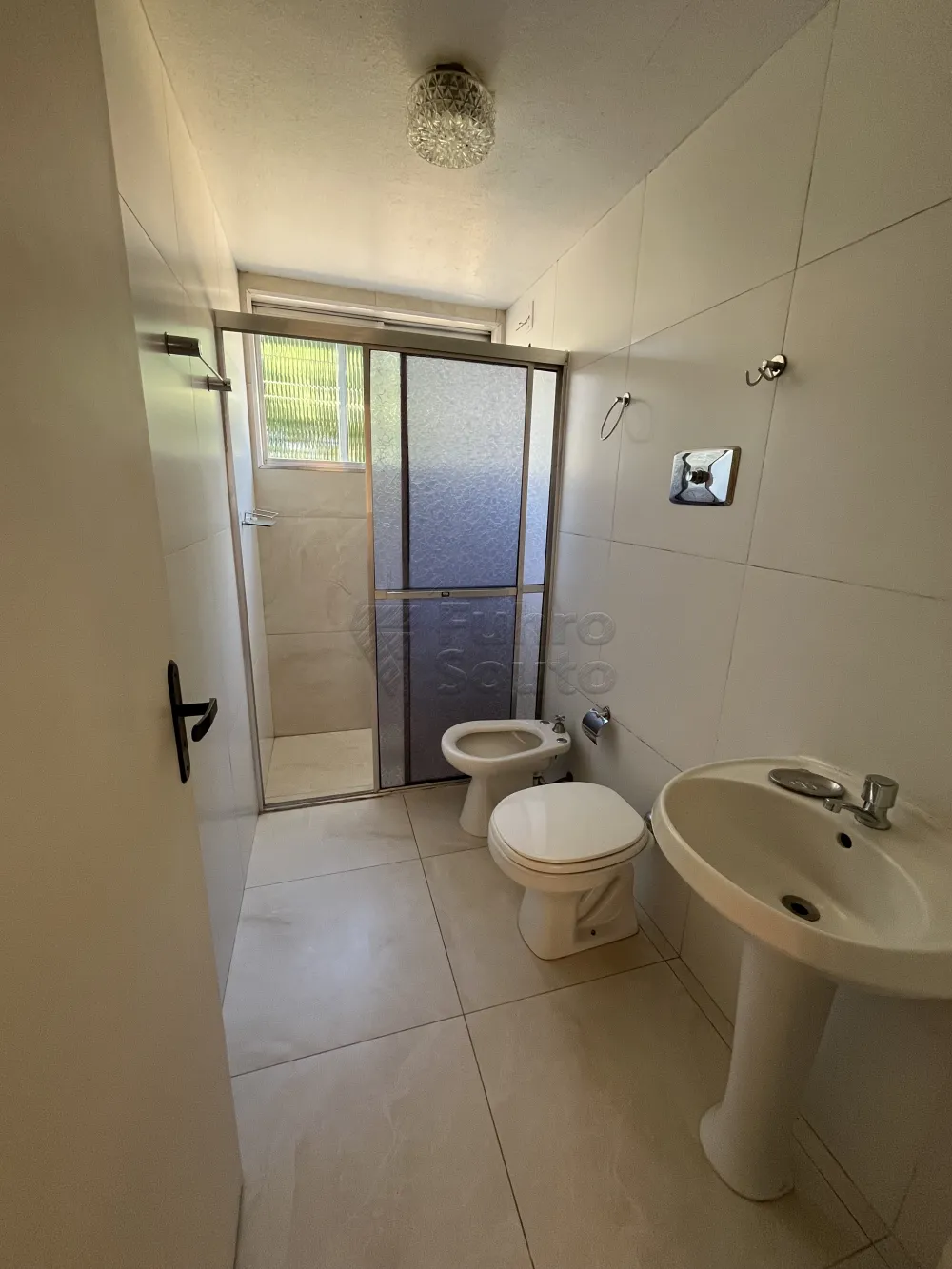 Comprar Apartamento / Padr&atilde;o em Pelotas R$ 220.000,00 - Foto 9