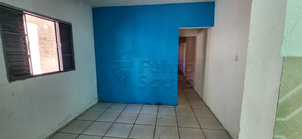 Comprar Casa / Padr&atilde;o em Pelotas R$ 150.000,00 - Foto 1