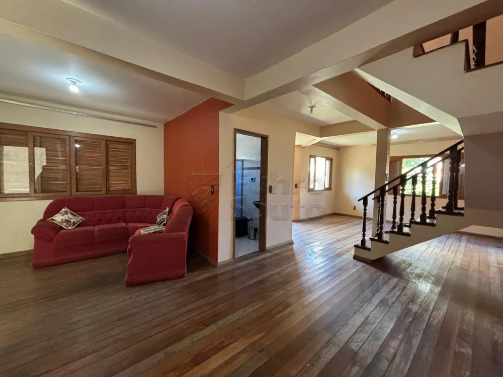 Comprar Casa / Padr&atilde;o em Pelotas R$ 560.000,00 - Foto 2