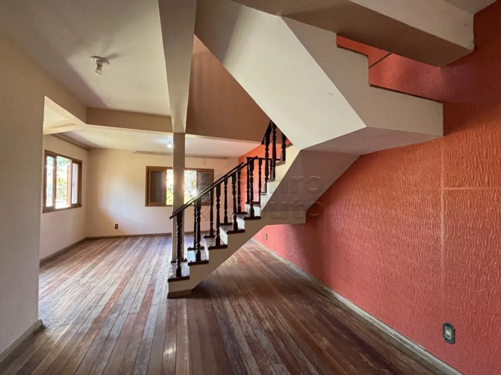 Comprar Casa / Padr&atilde;o em Pelotas R$ 560.000,00 - Foto 3