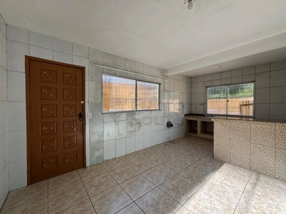 Comprar Casa / Padr&atilde;o em Pelotas R$ 560.000,00 - Foto 4