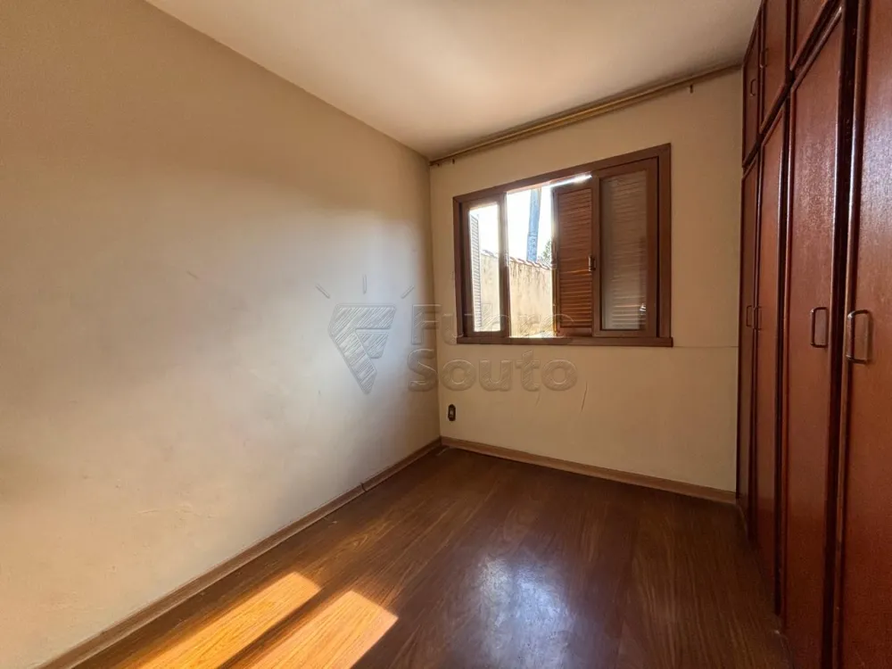 Comprar Casa / Padr&atilde;o em Pelotas R$ 560.000,00 - Foto 7