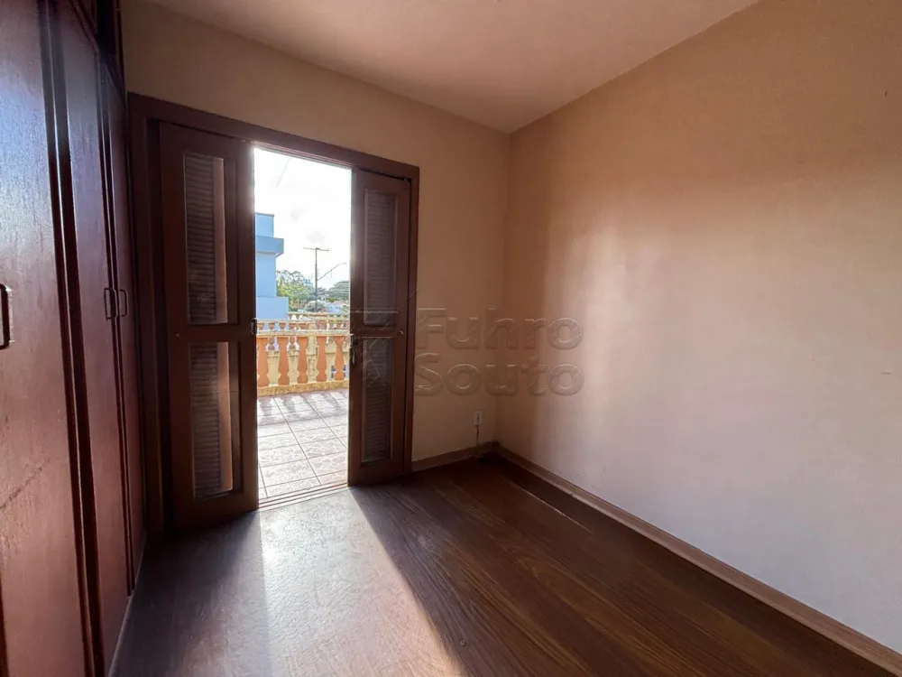 Comprar Casa / Padr&atilde;o em Pelotas R$ 560.000,00 - Foto 9
