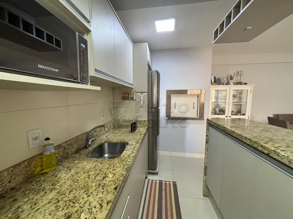 Comprar Apartamento / Padr&atilde;o em Pelotas R$ 620.000,00 - Foto 4