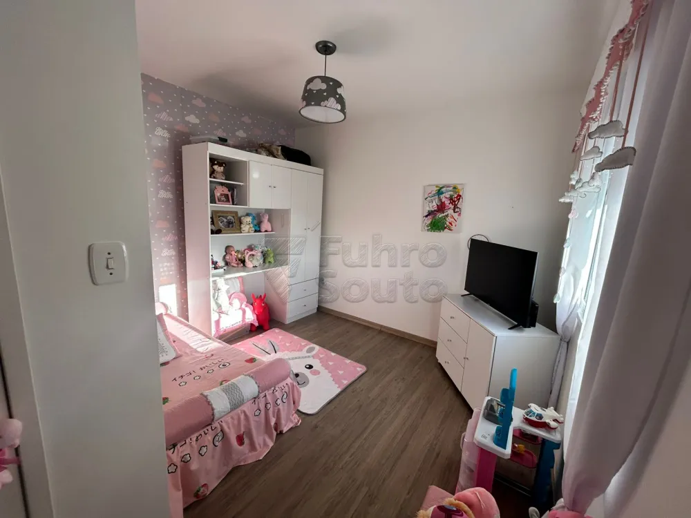 Comprar Casa / Padr&atilde;o em Pelotas R$ 700.000,00 - Foto 5
