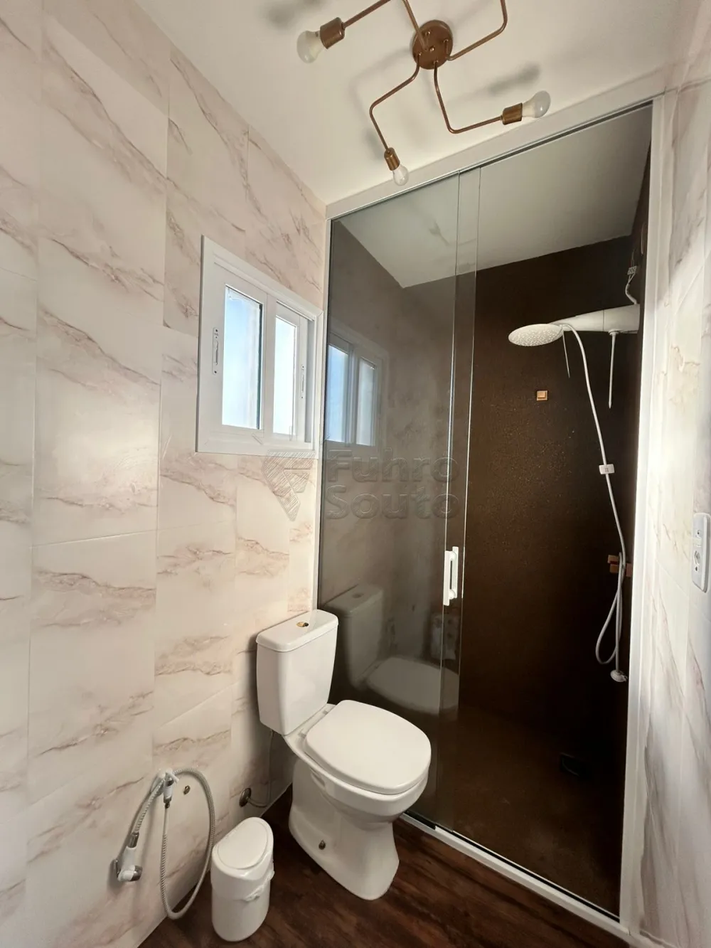 Comprar Casa / Padr&atilde;o em Pelotas R$ 700.000,00 - Foto 8