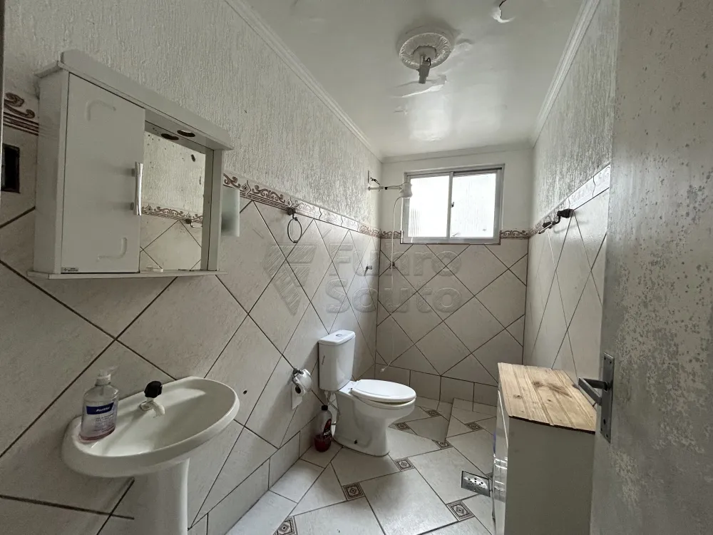 Comprar Casa / Padr&atilde;o em Pelotas R$ 424.000,00 - Foto 7