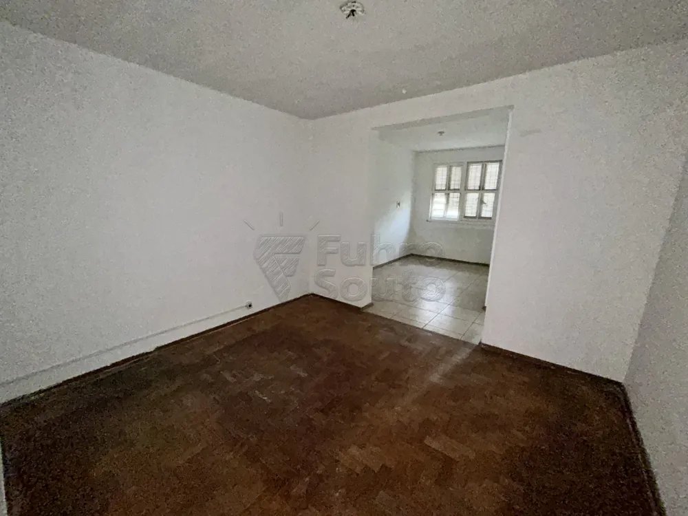 Comprar Casa / Padr&atilde;o em Pelotas R$ 424.000,00 - Foto 5
