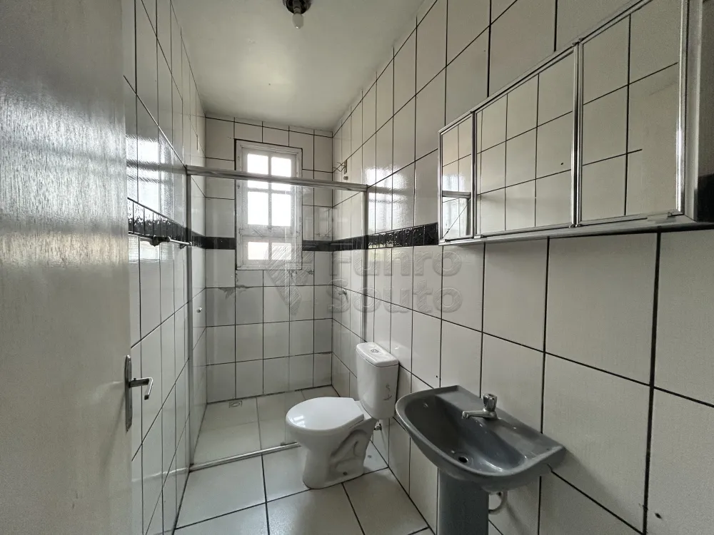 Comprar Casa / Padr&atilde;o em Pelotas R$ 424.000,00 - Foto 8
