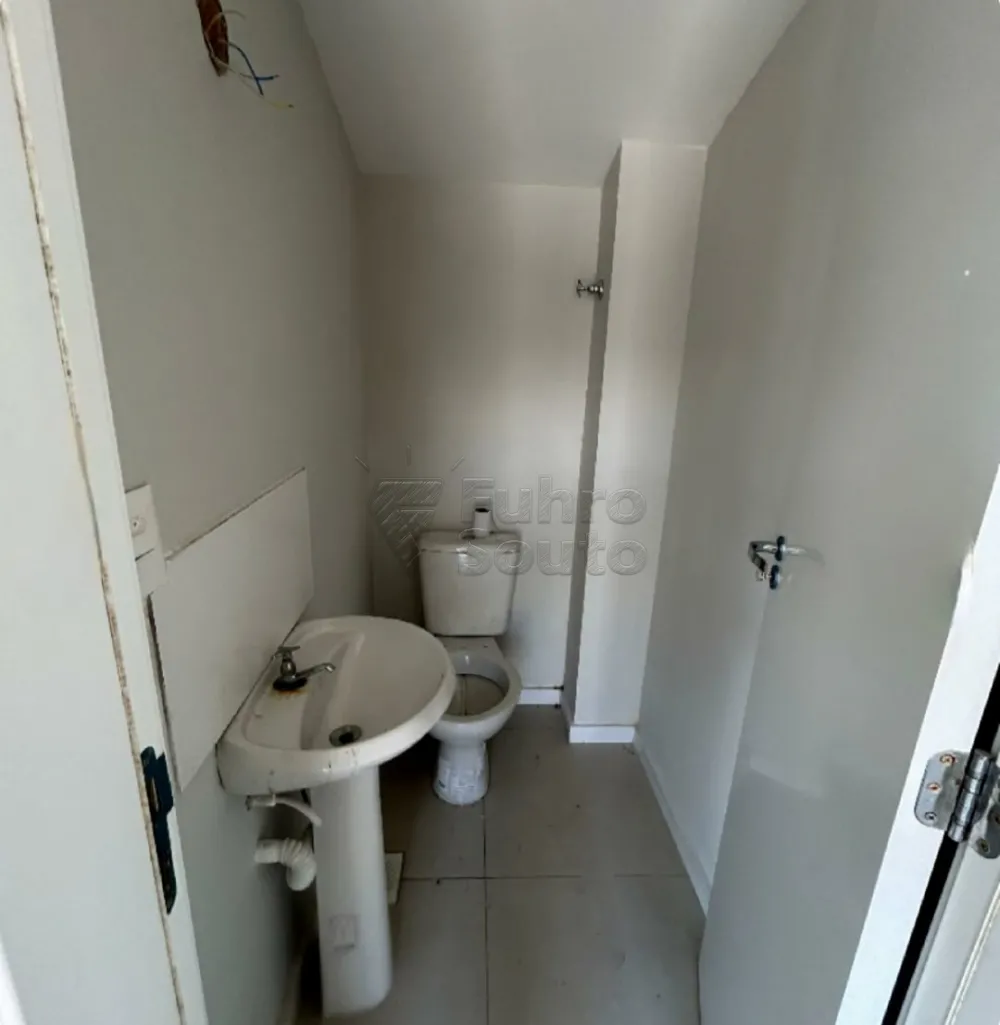 Comprar Casa / Padr&atilde;o em Pelotas R$ 420.000,00 - Foto 5